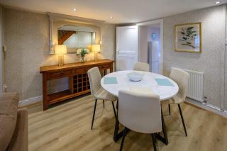 Bay Tree Cottage Rhondda Valley By StayStaycations - Porth - 4