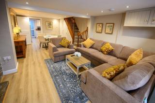 Bay Tree Cottage Rhondda Valley By StayStaycations - Porth - 3