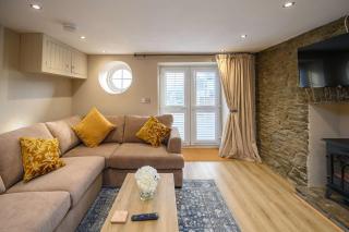 Bay Tree Cottage Rhondda Valley By StayStaycations - Porth - 1
