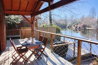 Wooden lodge with garden - 8
