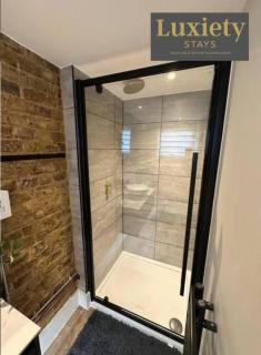 2BR Flat By Luxiety Stays Short Lets & Serviced Accommodation Southend on sea With Free WiFi & Netflix - 6