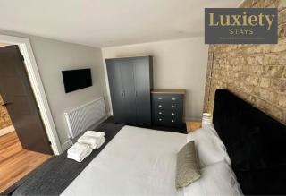 Sleek & Gorgeous 2BR Nr Westcliff Beach & Cliffs Pavillion by Luxiety Stays - Southend-on-Sea - 1