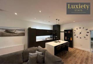 Sleek & Stunning 2BR Nr Westcliff Beach & Cliffs Pavillion by Luxiety Stays Serviced Accommodation - Southend-on-Sea - 7