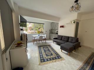 Travellers Guesthouse - 9