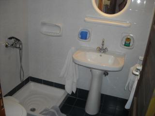 Budget accommodation in a semi-basement studio - Possidonia - 8