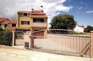 Villa Maras with yard, 400 m to the beach - Pula - 0