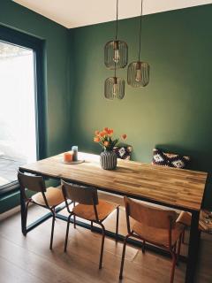 Warm, spacious city stay - 7