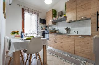 Bijou Holiday Home - 5