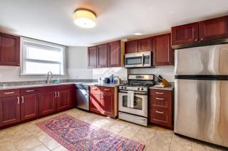 Private Apt Walk Downtown - 2