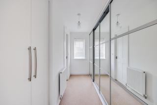 Stunning Detached House with Driveway Parking, Office Room, Self-Check-In, Fast WiFi and Smart TV with Sky and Netflix by Yoko Property - 6