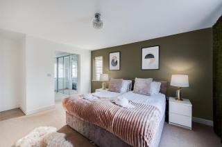 Stunning Detached House with Driveway Parking, Office Room, Self-Check-In, Fast WiFi and Smart TV with Sky and Netflix by Yoko Property - 7