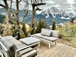 Gstaad Paradise View Chalet with Jacuzzi - 0