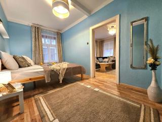 Old Town Rustic Elegance Apartment by the Livu and Dome squares - Riga - 3
