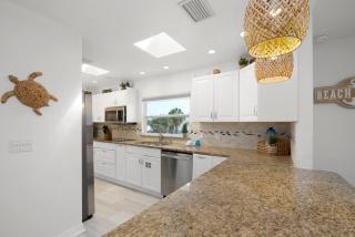 Gone Coastal by Sun Palace Vacations - Fort Myers Beach - 3