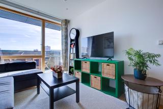 Modern 1-Bed Entire Apartment, London Zone 2 - 7