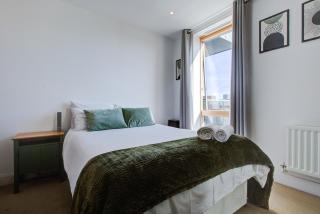 Modern 1-Bed Entire Apartment, London Zone 2 - 2