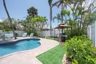 Marilyns Beach House by Sun Palace Vacations - Fort Myers Beach - 4