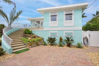 Marilyns Beach House by Sun Palace Vacations - Fort Myers Beach - 3