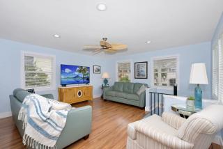 Marilyns Beach House by Sun Palace Vacations - Fort Myers Beach - 1