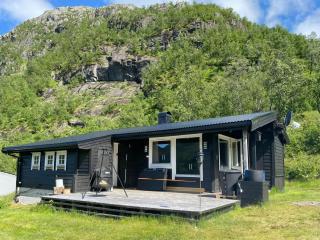 Mountain Cabin With Magical View And Tranquil Lake - Matre - 0
