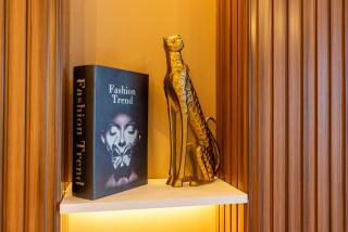 Downtown Luxury - Magnificent Burj Khalifa & Fountain Views - Walking Distance to Dubai Mall - 4