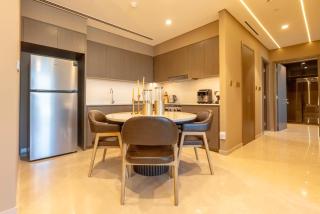 Stunning Burj Khalifa & Fountain Views - Luxury 2BR - 5 minutes walk to Dubai Mall - 1