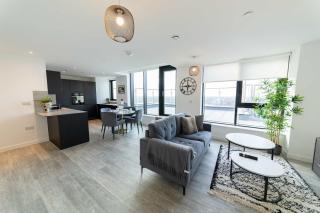 Stunning Old Trafford 2 Bed Penthouse w Terrace - 0
