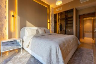 Downtown Luxury - Magnificent Burj Khalifa & Fountain Views - Walking Distance to Dubai Mall - 3