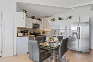 3-Bedroom, 2-Bath Beachfront Condo with Pool - Playa Flamingo - 2