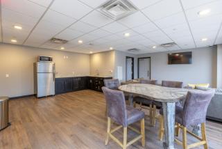 King Bed - Heart of PB - Jaw-Dropping Rooftop and Gym - Pittsburgh - 1