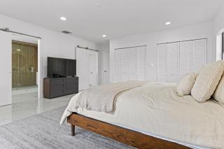 Spring Sale! 4 BR - Private Pool, Grill, Soaking Tub, Near Coral Gables & MIA Airport - 2