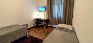 Quarto da Fê, central, perto de tudo o que você precisa! - Curitiba - 0