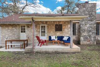 Comal Cabin - A Birdy Vacation Rental - Bulverde - 8