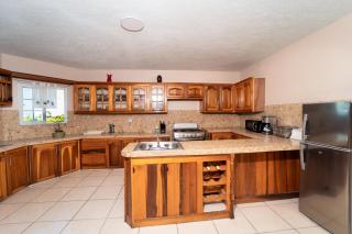Belle Air Seaview : The Master - Browns Town - 8