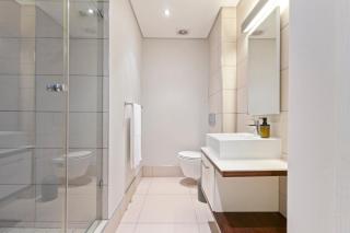 Stylish Umhlanga Rocks Stay - Balcony, Pool, Prime Location - Durban - 3