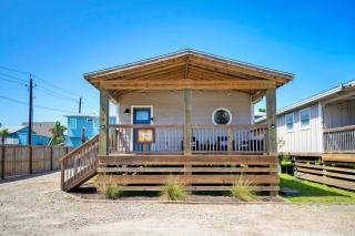 Dual Port A Cottages 2 Complete Homes Walk to the Beach Patio Fully-Equipped Kitchens - 0