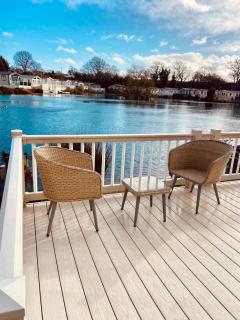 Lakeside mini lodge - Saint Osyth - 4