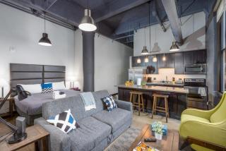 Steps 2 Everything! - KING Bed - Amazing Roof and Gym - 0