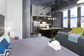Steps 2 Everything! - KING Bed - Amazing Roof and Gym - Pittsburgh - 1