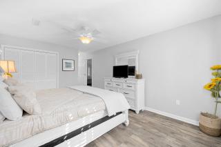 NEW POOL & Spa Coming May 2025 - NEW HOT TUB Available now- Dog friendly 4BR private home 6Min Walk to Beach - Myrtle Beach - 4