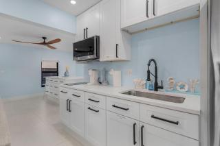 Newly Remodeled Ground Level Home - Fort Myers Beach - 3