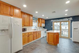 Less Than half Mi to Boardwalk Roomy Wildwood Retreat! - Wildwood - 3