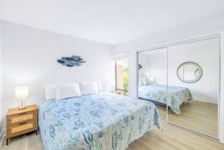 Stunning 2BR Lagoon-View Steps To Siesta Key Beach - 2