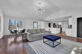 Chamblee Retreat 3br Home W Spacious Porch - Atlanta - 0