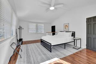 Chamblee Retreat 3br Home W Spacious Porch - Atlanta - 2