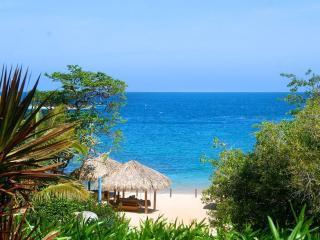 Luxury 2 bedroom condo by the beach - 9