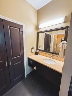 Staybridge Suites Marquette by IHG - 9