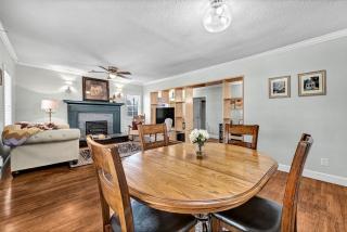 University Place, family stay, practically on JBU campus - 1