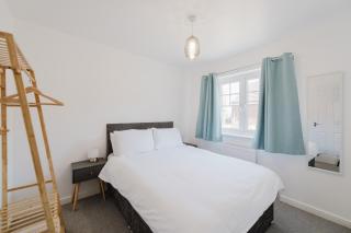 Bright 3-Bed Home Near Town, Garden & Parking - Grantham - 7