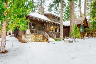 Lakefront Luxury - 7